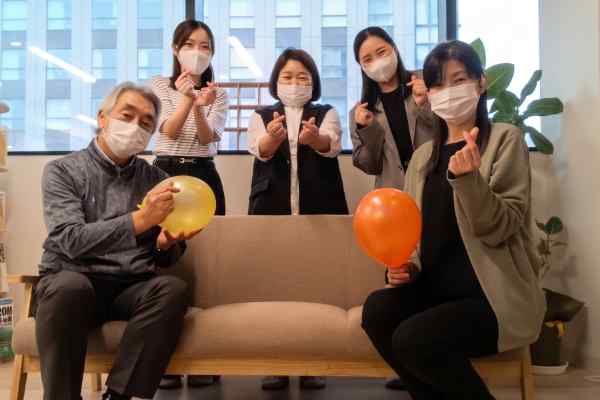 olga link 大街道ブランチの明るくスタイリッシュな専門スタッフ集合写真